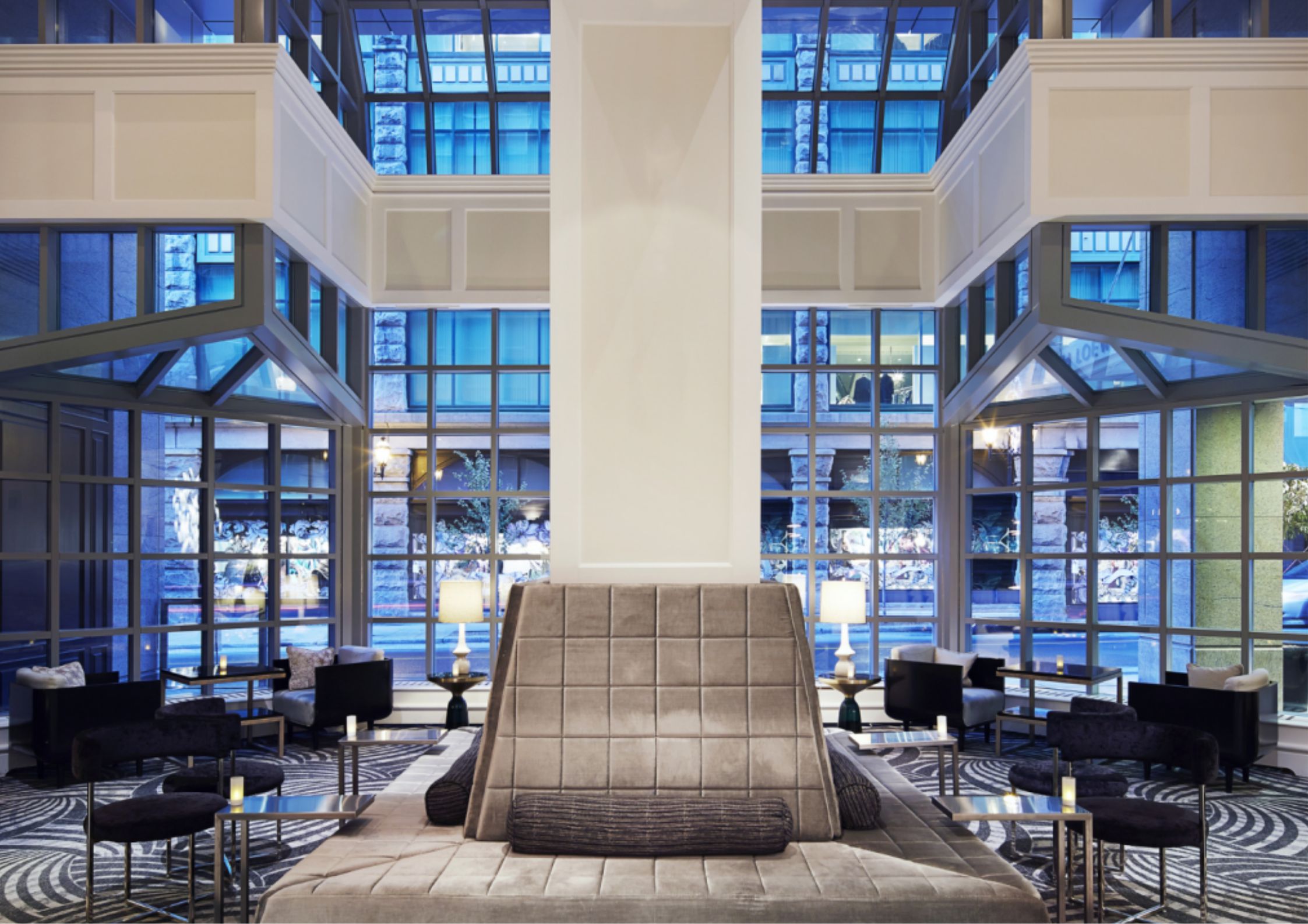 hotel 5 etoiles montreal I Vogue Hotel Montreal Downtown, Curio Collection by Hilton lobby